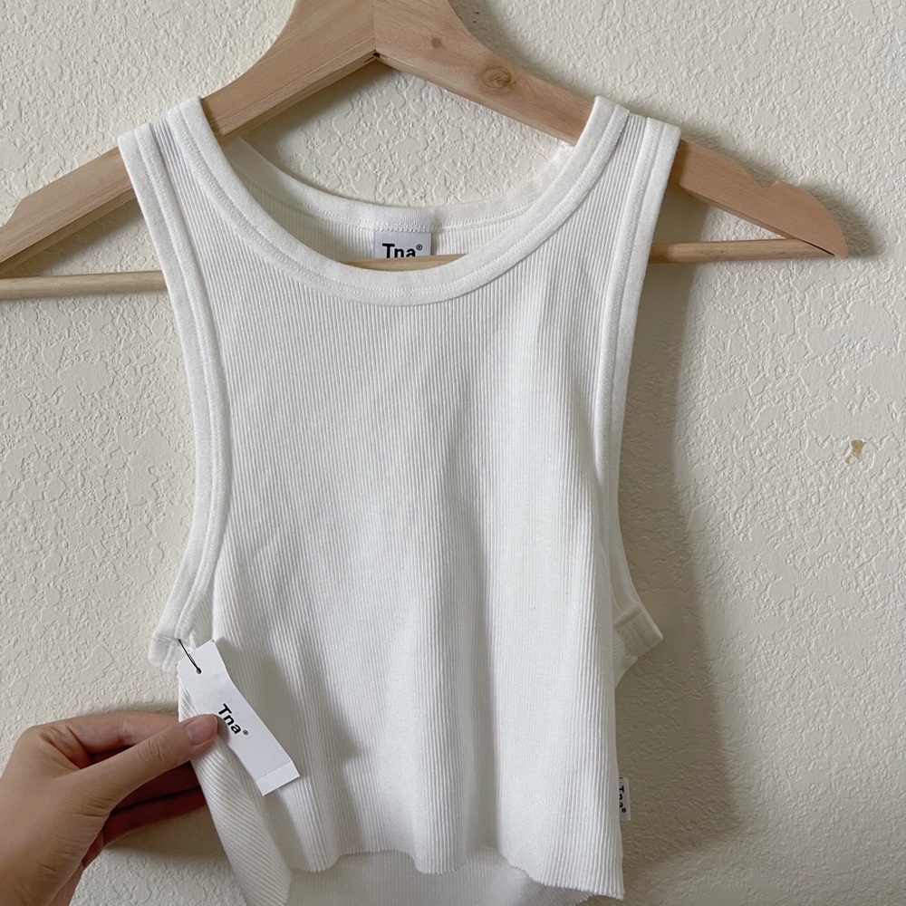 Aritzia TNA Cropped Rib White Tank